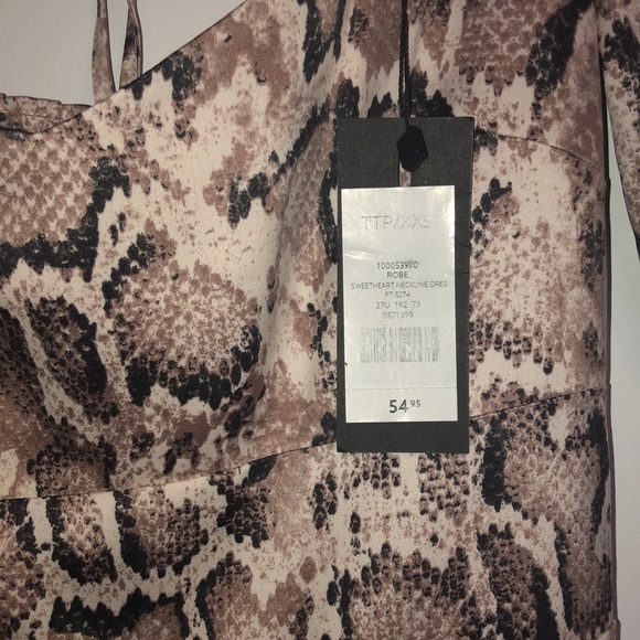 Beautiful dynamite dress. Never worn with tag on - Picture 2 of 2